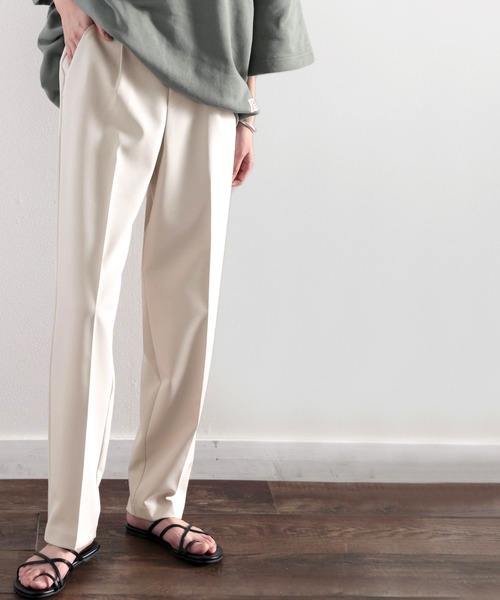 classicalelf(クラシカルエルフ)の「センタープレステーパードパンツ(スラックス・レディース・ブラック/モカ/ホワイト系その他/グレイッシュベージュ・SMALL/MEDIUM/LARGE/X-LARGE)」の22枚目の写真