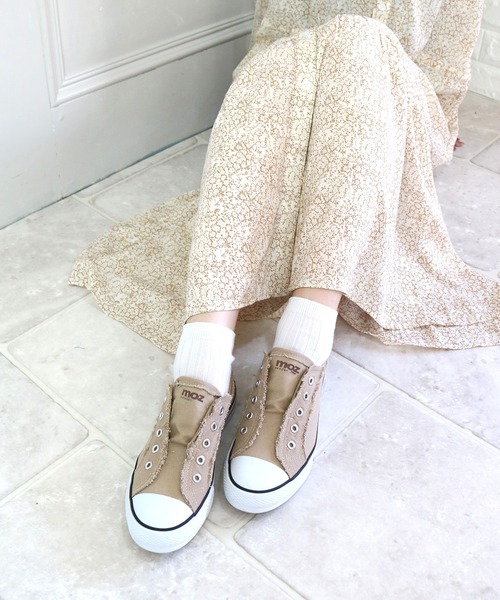 moz（モズ）の「moz(モズ)ひも無しキャンバススニーカー（スニーカー・レディース・ブラック/ベージュ/グレー/ラベンダー・22.5cm/23.5cm/24.5cm/23.0cm/24.0cm）」の3枚目の写真