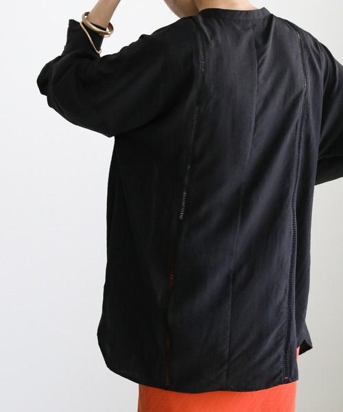 select MOCA(セレクトモカ)の「2021 SS ハシゴレーススイッチングバンドカラーブラウス(シャツ/ブラウス・レディース・ブラック/オフホワイト/ブルー・FREE)」の8枚目の写真