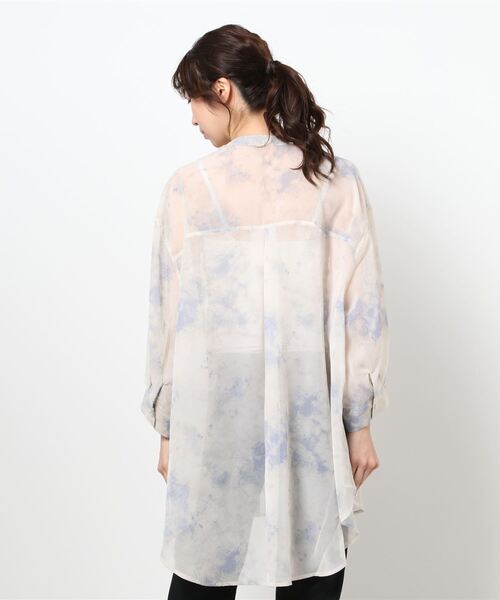 HONEYSUCKLE ROSE（ハニーサックルローズ）の「【HONEYSUCKLE ROSE】シアータイダイシャツ（シャツ/ブラウス・レディース・ブルー/ベージュ/ピンク・M/L）」の4枚目の写真