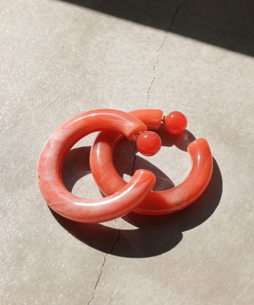 AMERICAN HOLIC(アメリカンホリック)の「ビッグアクリルフープピアス(ピアス(両耳用)・レディース・パープル/ブラウン/グリーン/アイボリー/ピンク系その他2・FREE)」の5枚目の写真