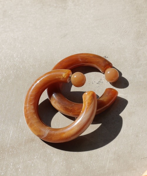 AMERICAN HOLIC(アメリカンホリック)の「ビッグアクリルフープピアス(ピアス(両耳用)・レディース・パープル/ブラウン/グリーン/アイボリー/ピンク系その他2・FREE)」の7枚目の写真