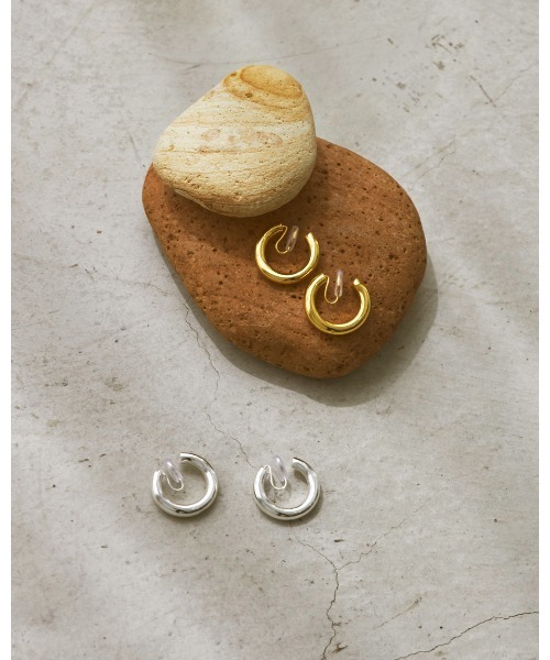 TODAYFUL(トゥデイフル)の「ミドルフープイヤリング(SIlver925)(イヤリング・レディース・シルバー/ゴールド・FREE)」の6枚目の写真