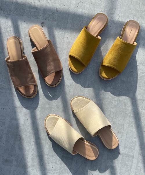 URBAN RESEARCH DOORS（アーバンリサーチドアーズ）の「フラットスエードサンダル（サンダル・レディース・マスタード/ホワイト系その他/グレー系その他・MEDIUM/LARGE）」の19枚目の写真