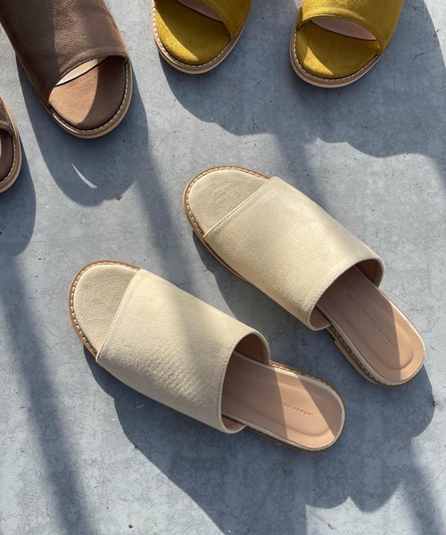 URBAN RESEARCH DOORS（アーバンリサーチドアーズ）の「フラットスエードサンダル（サンダル・レディース・マスタード/ホワイト系その他/グレー系その他・MEDIUM/LARGE）」の15枚目の写真