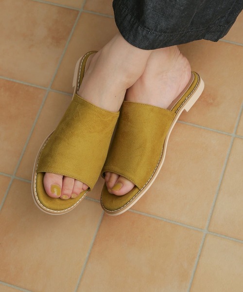 URBAN RESEARCH DOORS（アーバンリサーチドアーズ）の「フラットスエードサンダル（サンダル・レディース・マスタード/ホワイト系その他/グレー系その他・MEDIUM/LARGE）」の17枚目の写真