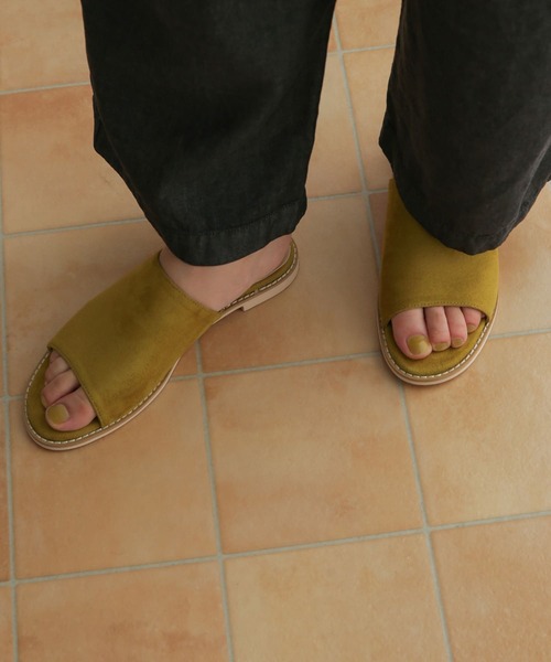 URBAN RESEARCH DOORS（アーバンリサーチドアーズ）の「フラットスエードサンダル（サンダル・レディース・マスタード/ホワイト系その他/グレー系その他・MEDIUM/LARGE）」の13枚目の写真