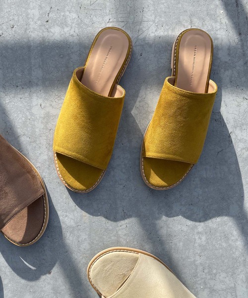 URBAN RESEARCH DOORS（アーバンリサーチドアーズ）の「フラットスエードサンダル（サンダル・レディース・マスタード/ホワイト系その他/グレー系その他・MEDIUM/LARGE）」の9枚目の写真