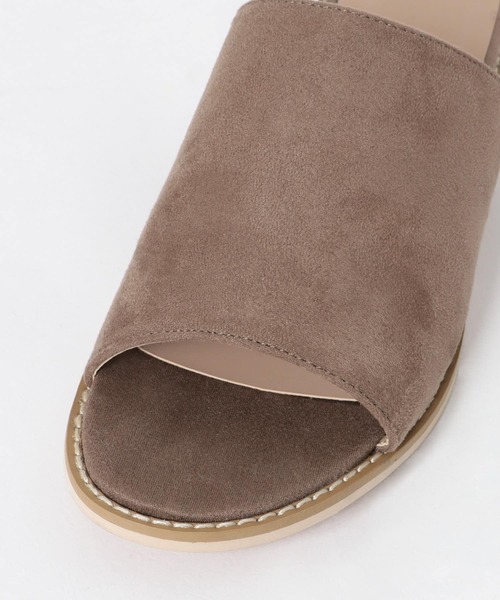 URBAN RESEARCH DOORS（アーバンリサーチドアーズ）の「フラットスエードサンダル（サンダル・レディース・マスタード/ホワイト系その他/グレー系その他・MEDIUM/LARGE）」の6枚目の写真