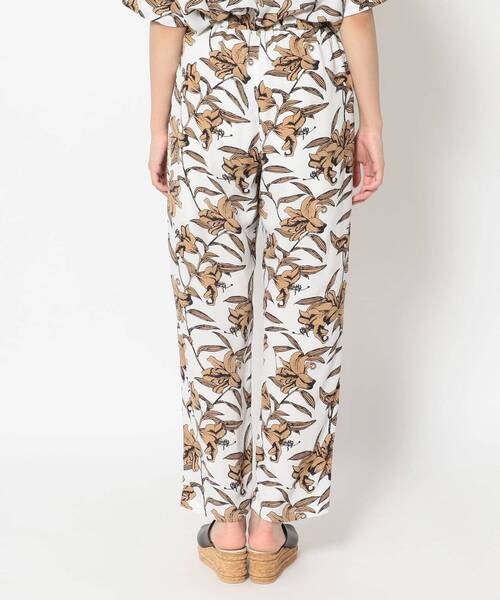 DROIT BELLO(ドロイトベロ)の「DROIT BELLO(ドロイトベロ)別注フラワープリントパンツ(その他パンツ・レディース・ホワイト/ブルー・FREE)」の4枚目の写真