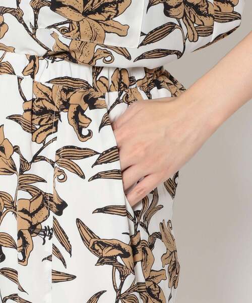 DROIT BELLO(ドロイトベロ)の「DROIT BELLO(ドロイトベロ)別注フラワープリントパンツ(その他パンツ・レディース・ホワイト/ブルー・FREE)」の6枚目の写真