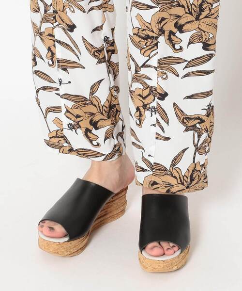 DROIT BELLO(ドロイトベロ)の「DROIT BELLO(ドロイトベロ)別注フラワープリントパンツ(その他パンツ・レディース・ホワイト/ブルー・FREE)」の7枚目の写真