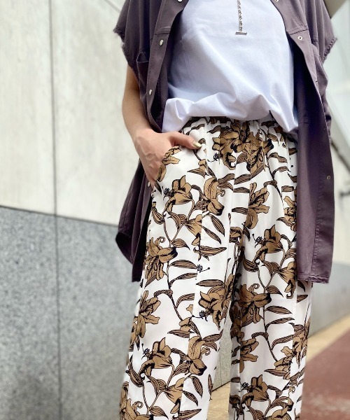 DROIT BELLO(ドロイトベロ)の「DROIT BELLO(ドロイトベロ)別注フラワープリントパンツ(その他パンツ・レディース・ホワイト/ブルー・FREE)」の16枚目の写真