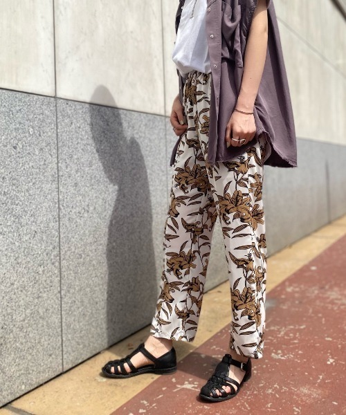 DROIT BELLO(ドロイトベロ)の「DROIT BELLO(ドロイトベロ)別注フラワープリントパンツ(その他パンツ・レディース・ホワイト/ブルー・FREE)」の15枚目の写真