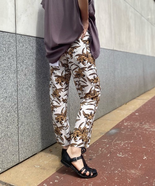 DROIT BELLO(ドロイトベロ)の「DROIT BELLO(ドロイトベロ)別注フラワープリントパンツ(その他パンツ・レディース・ホワイト/ブルー・FREE)」の14枚目の写真