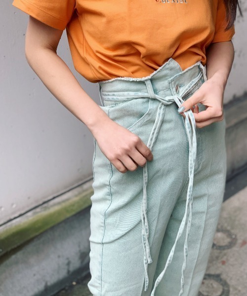Kastane(カスタネ)の「紐付きアシメハイウエストパンツ(デニムパンツ・レディース・アイボリー/ブルー/サックスブルー・S/XS)」の3枚目の写真
