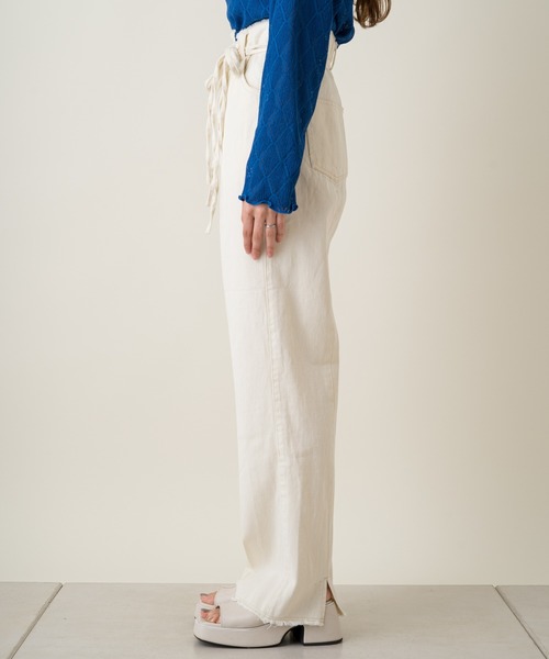 Kastane(カスタネ)の「紐付きアシメハイウエストパンツ(デニムパンツ・レディース・アイボリー/ブルー/サックスブルー・S/XS)」の11枚目の写真