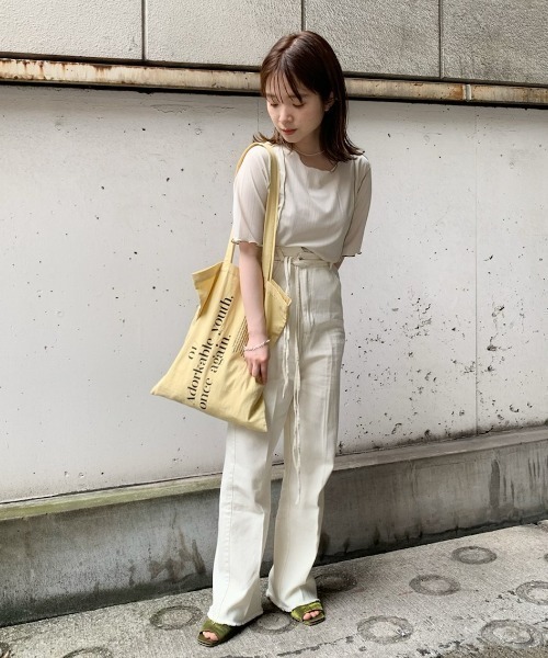 Kastane(カスタネ)の「紐付きアシメハイウエストパンツ(デニムパンツ・レディース・アイボリー/ブルー/サックスブルー・S/XS)」の21枚目の写真