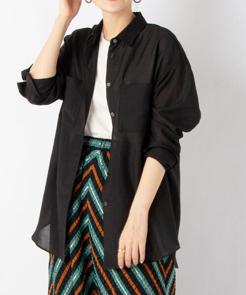 NOLLEY’S Sophi(ノーリーズソフィ)の「◇【WEB限定カラーあり】シアーシャツ(シャツ/ブラウス・レディース・ミント/サーモンピンク/イエロー/ブラック・38/36)」の2枚目の写真