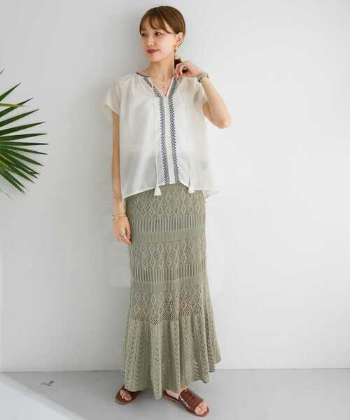 ITEMS URBANRESEARCH(アイテムズ アーバンリサーチ)の「シシュウフレンチスリーブブラウス(シャツ/ブラウス・レディース・オフホワイト/ブラック・FREE)」の5枚目の写真