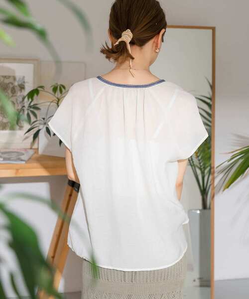 ITEMS URBANRESEARCH(アイテムズ アーバンリサーチ)の「シシュウフレンチスリーブブラウス(シャツ/ブラウス・レディース・オフホワイト/ブラック・FREE)」の7枚目の写真