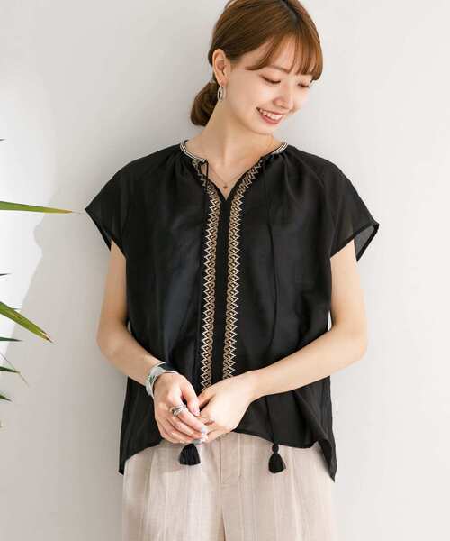 ITEMS URBANRESEARCH(アイテムズ アーバンリサーチ)の「シシュウフレンチスリーブブラウス(シャツ/ブラウス・レディース・オフホワイト/ブラック・FREE)」の12枚目の写真