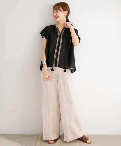 ITEMS URBANRESEARCH(アイテムズ アーバンリサーチ)の「シシュウフレンチスリーブブラウス(シャツ/ブラウス・レディース・オフホワイト/ブラック・FREE)」の15枚目の写真