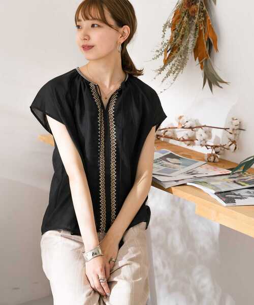 ITEMS URBANRESEARCH(アイテムズ アーバンリサーチ)の「シシュウフレンチスリーブブラウス(シャツ/ブラウス・レディース・オフホワイト/ブラック・FREE)」の17枚目の写真