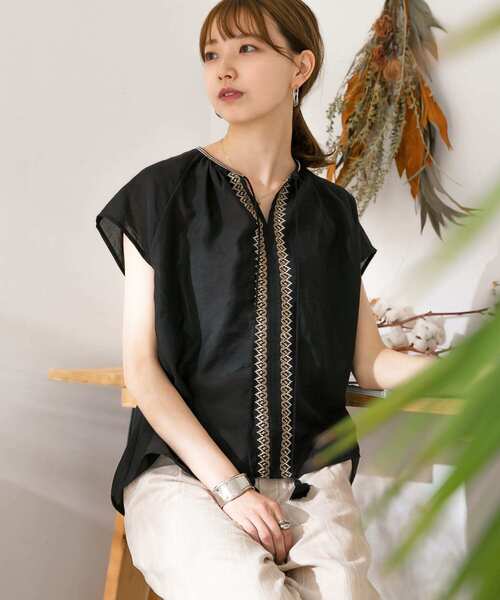 ITEMS URBANRESEARCH(アイテムズ アーバンリサーチ)の「シシュウフレンチスリーブブラウス(シャツ/ブラウス・レディース・オフホワイト/ブラック・FREE)」の18枚目の写真