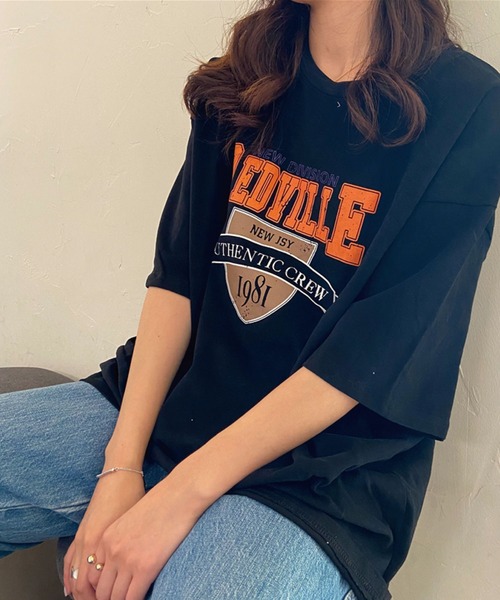 meJane(ミージェーン)の「カレッジロゴエンブレムプリントTシャツ【ZOZOTOWN限定】(Tシャツ/カットソー・レディース・ホワイト/ブラック/グリーン・FREE)」の2枚目の写真