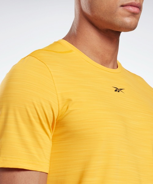 Reebok(リーボック)の「テックスタイル アクティブチル ムーブ Tシャツ / Tech Style Activchill Move T-Shirt(Tシャツ/カットソー・メンズ・ブラック/ネイビー/ゴールド系その他・SMALL/MEDIUM/LARGE/X-LARGE/XX-LARGE/X-SMALL/XXX-LARGE)」の7枚目の写真