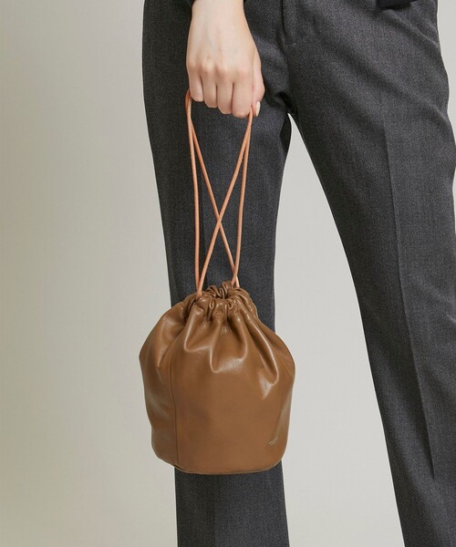 JANE SMITH / JOHN SMITH（ジェーンスミスジョンスミス）の「【JANE SMITH(ジェーンスミス)】レザードローストリングバッグ 21WBG-#944S/レザー巾着（ハンドバッグ・レディース・キャメル/ブラック・0）」の6枚目の写真
