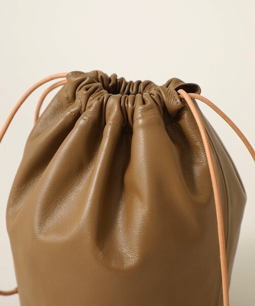 JANE SMITH / JOHN SMITH（ジェーンスミスジョンスミス）の「【JANE SMITH(ジェーンスミス)】レザードローストリングバッグ 21WBG-#944S/レザー巾着（ハンドバッグ・レディース・キャメル/ブラック・0）」の10枚目の写真