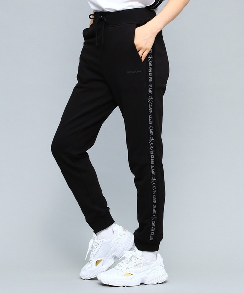 Calvin Klein Jeans(カルヴァンクラインジーンズ)の「AS ロゴ トリム ジョガー パンツ(スウェットパンツ・レディース・ブラック・M/XS/S)」の5枚目の写真
