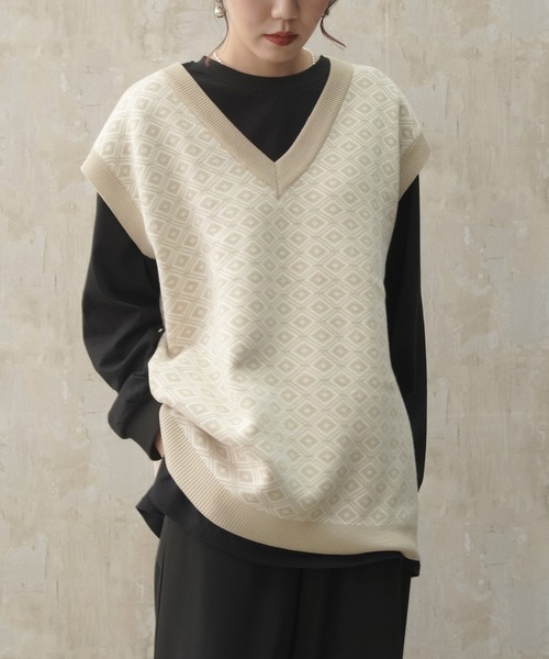Lull（ルル）の「【Lull / ルル】セットアップ対応 / ジオメトリック柄ニットベスト（ベスト・レディース・ブラック/ベージュ/グリーン・ONESIZE）」の3枚目の写真