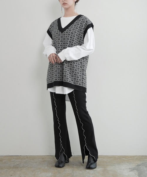 Lull（ルル）の「【Lull / ルル】セットアップ対応 / ジオメトリック柄ニットベスト（ベスト・レディース・ブラック/ベージュ/グリーン・ONESIZE）」の13枚目の写真