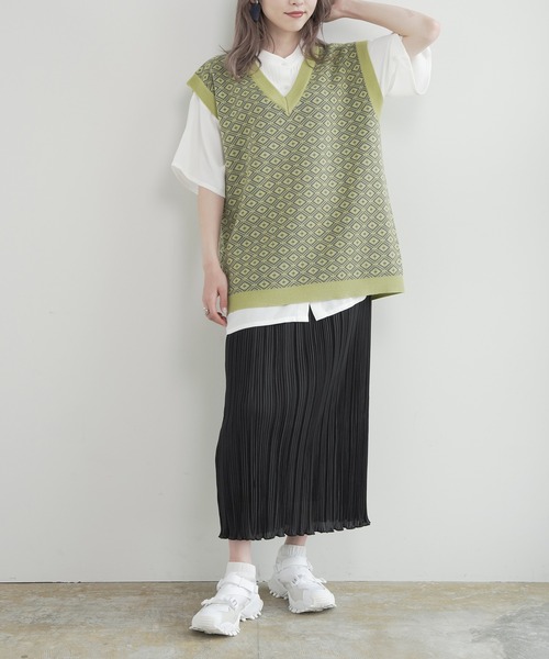 Lull（ルル）の「【Lull / ルル】セットアップ対応 / ジオメトリック柄ニットベスト（ベスト・レディース・ブラック/ベージュ/グリーン・ONESIZE）」の11枚目の写真