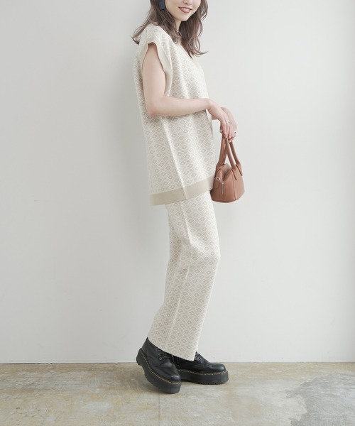 Lull（ルル）の「【Lull / ルル】セットアップ対応 / ジオメトリック柄ニットベスト（ベスト・レディース・ブラック/ベージュ/グリーン・ONESIZE）」の16枚目の写真