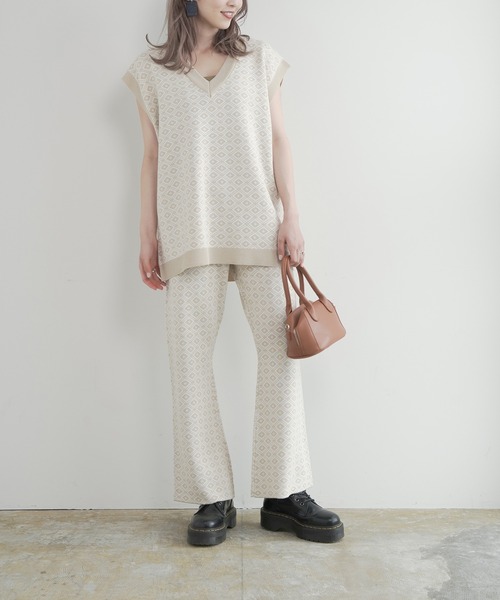 Lull（ルル）の「【Lull / ルル】セットアップ対応 / ジオメトリック柄ニットベスト（ベスト・レディース・ブラック/ベージュ/グリーン・ONESIZE）」の17枚目の写真