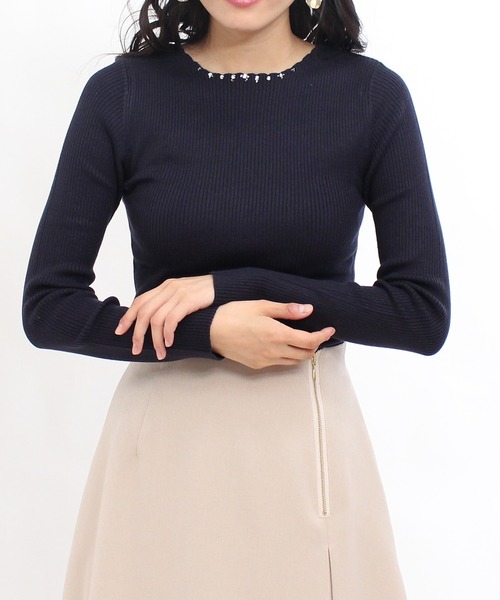 TRUDEA(トルディア)の「スカラップビジュー使い リブニットプルオーバー(ニット/セーター・レディース・ホワイト/モカ/ベージュ/ネイビー/ラベンダー・MEDIUM/LARGE)」の5枚目の写真