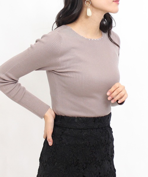 TRUDEA(トルディア)の「スカラップビジュー使い リブニットプルオーバー(ニット/セーター・レディース・ホワイト/モカ/ベージュ/ネイビー/ラベンダー・MEDIUM/LARGE)」の3枚目の写真