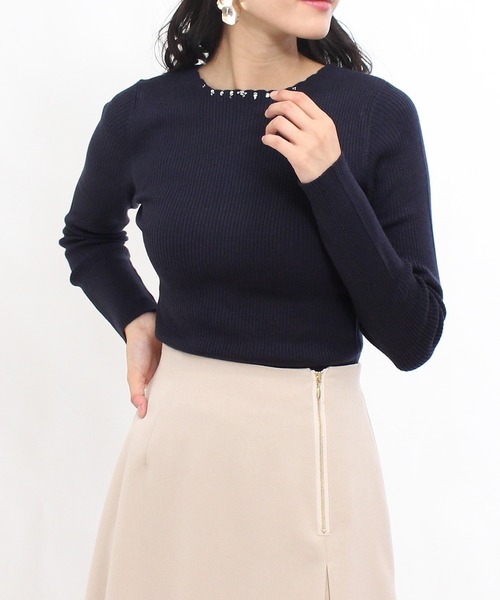 TRUDEA(トルディア)の「スカラップビジュー使い リブニットプルオーバー(ニット/セーター・レディース・ホワイト/モカ/ベージュ/ネイビー/ラベンダー・MEDIUM/LARGE)」の8枚目の写真