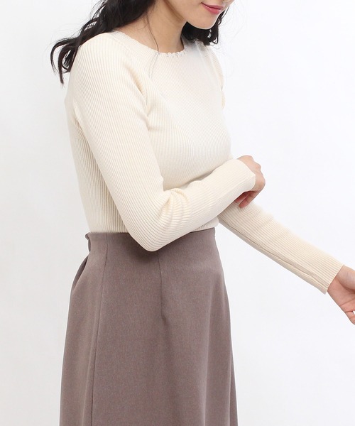 TRUDEA(トルディア)の「スカラップビジュー使い リブニットプルオーバー(ニット/セーター・レディース・ホワイト/モカ/ベージュ/ネイビー/ラベンダー・MEDIUM/LARGE)」の7枚目の写真