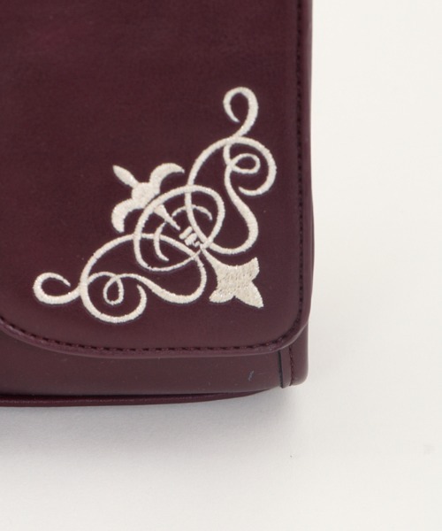 axes femme（アクシーズファム）の「フラップ刺繍スクエアバッグ（ショルダーバッグ・レディース・ワイン/ネイビー/カーキ・MEDIUM）」の11枚目の写真