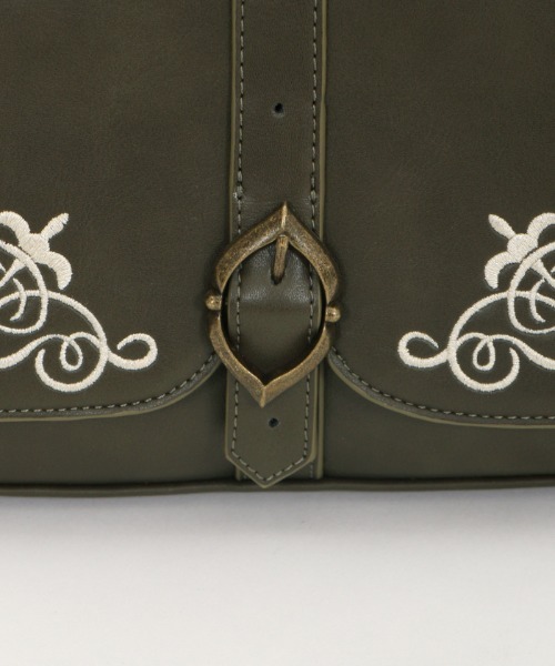 axes femme（アクシーズファム）の「フラップ刺繍スクエアバッグ（ショルダーバッグ・レディース・ワイン/ネイビー/カーキ・MEDIUM）」の21枚目の写真