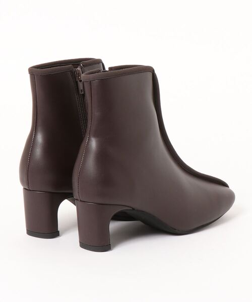 Fabby fabby（ファビィーファビィー）の「パイピングセットバックヒールショートブーツ（ブーツ・レディース・ブラウン/ブラック/オフホワイト・MEDIUM/SMALL/LARGE）」の5枚目の写真