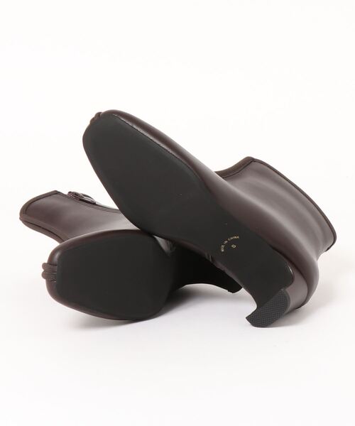 Fabby fabby（ファビィーファビィー）の「パイピングセットバックヒールショートブーツ（ブーツ・レディース・ブラウン/ブラック/オフホワイト・MEDIUM/SMALL/LARGE）」の4枚目の写真