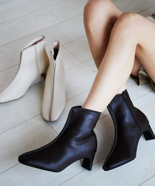 Fabby fabby（ファビィーファビィー）の「パイピングセットバックヒールショートブーツ（ブーツ・レディース・ブラウン/ブラック/オフホワイト・MEDIUM/SMALL/LARGE）」の12枚目の写真
