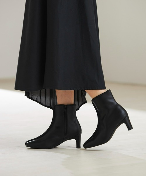 Fabby fabby（ファビィーファビィー）の「パイピングセットバックヒールショートブーツ（ブーツ・レディース・ブラウン/ブラック/オフホワイト・MEDIUM/SMALL/LARGE）」の21枚目の写真