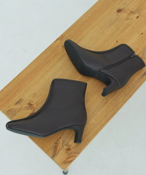 Fabby fabby（ファビィーファビィー）の「パイピングセットバックヒールショートブーツ（ブーツ・レディース・ブラウン/ブラック/オフホワイト・MEDIUM/SMALL/LARGE）」の11枚目の写真